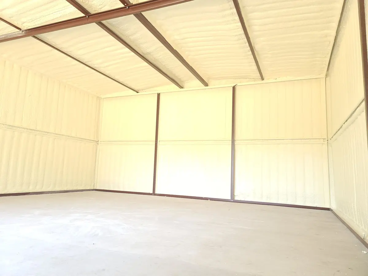 Paredes y techo de taller metálico con espuma, Norte de Texas por Quirozave